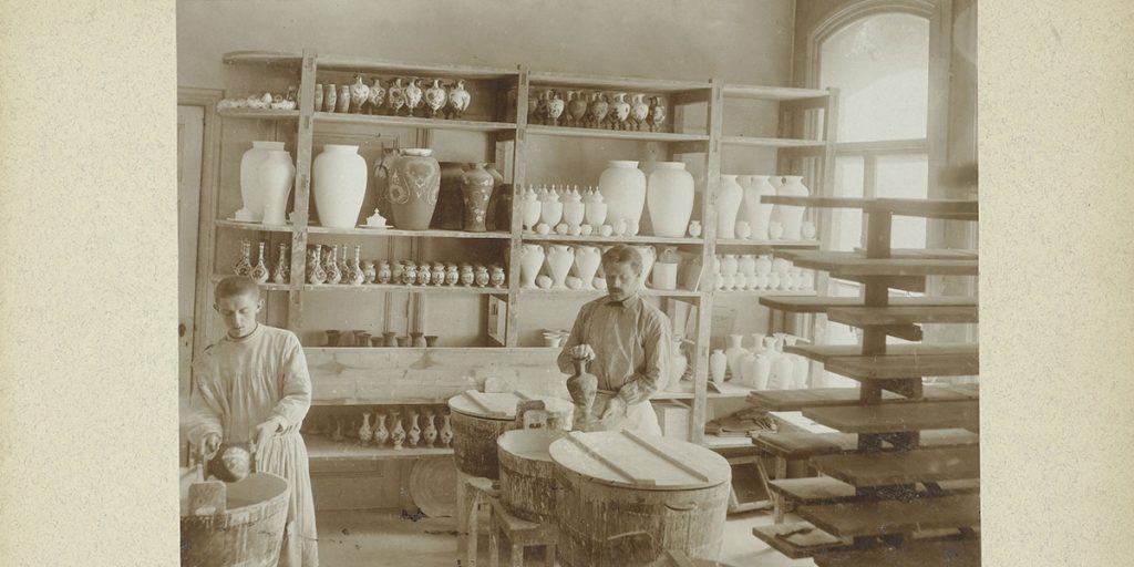 Ceramic models were glazed in this room at the Rozenburg Factory, to end up with a glossy finish.
