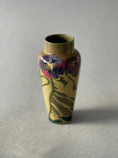 Gouds plateel model 93 decor papaver 14,3 cm hoog
