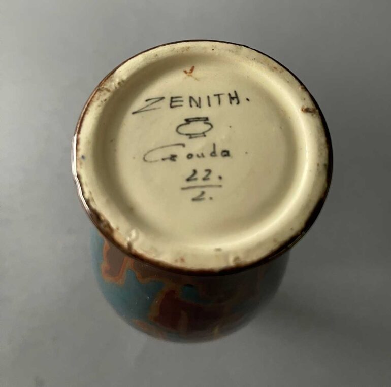Zenith Gouda, vaas 21 cm hoog uit 1918-1919