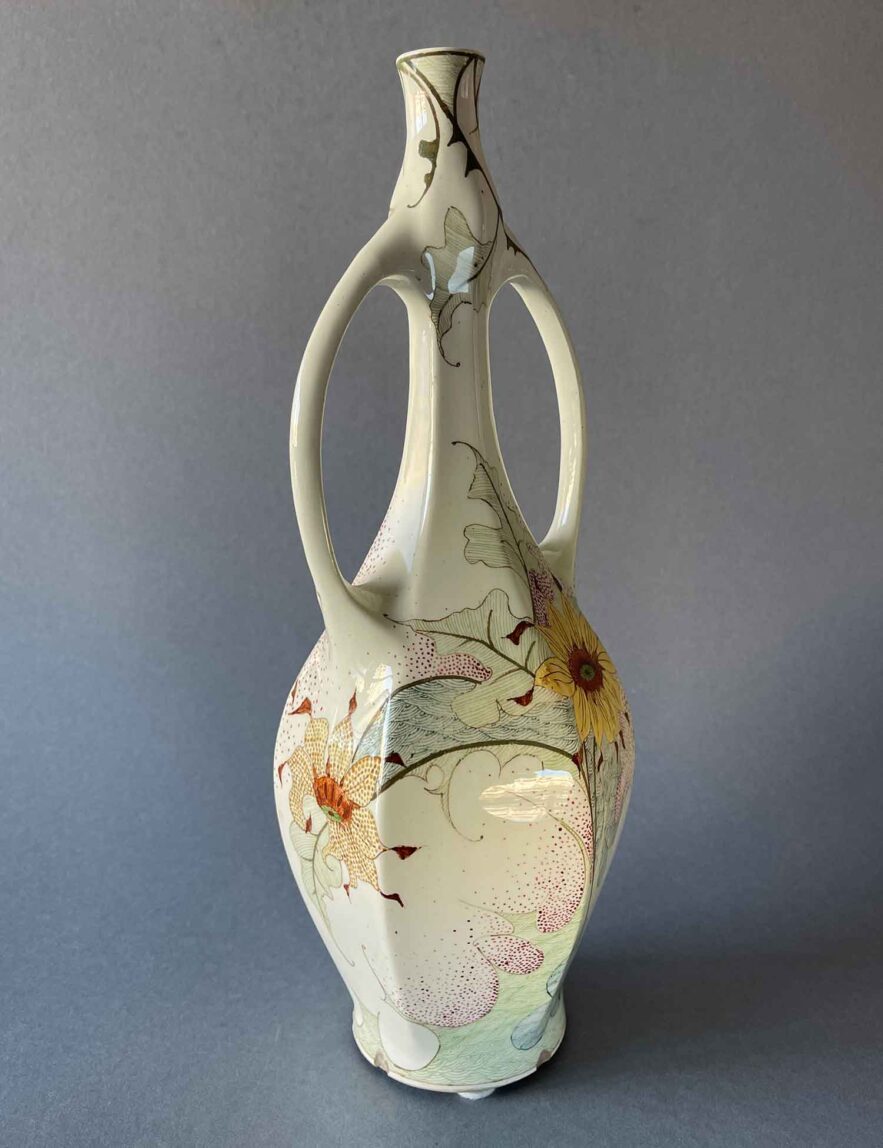 Gouda plateel kantjes vaas, model 5010 door Frederika Delchambre