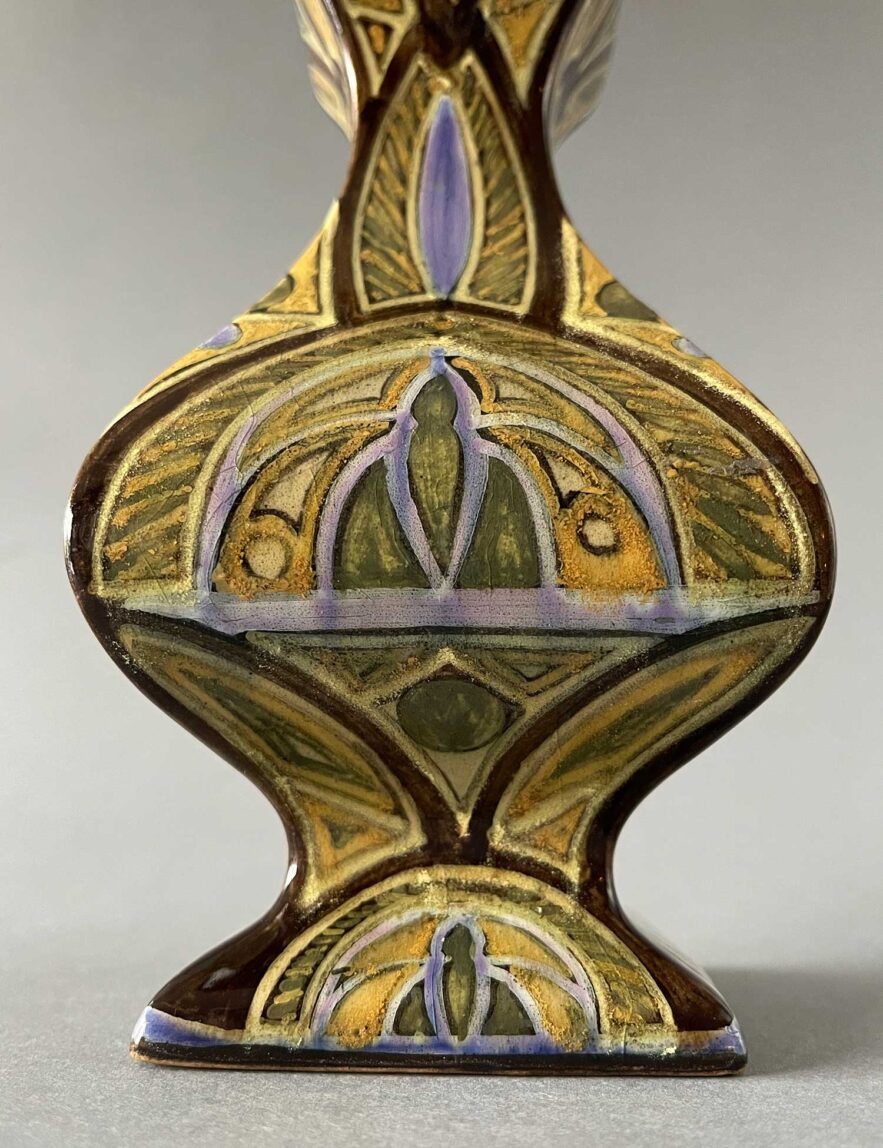 Distel Amsterdam, vaas plateel met vierkant ontwerp, Cornelis de Bruin 1895-1905.