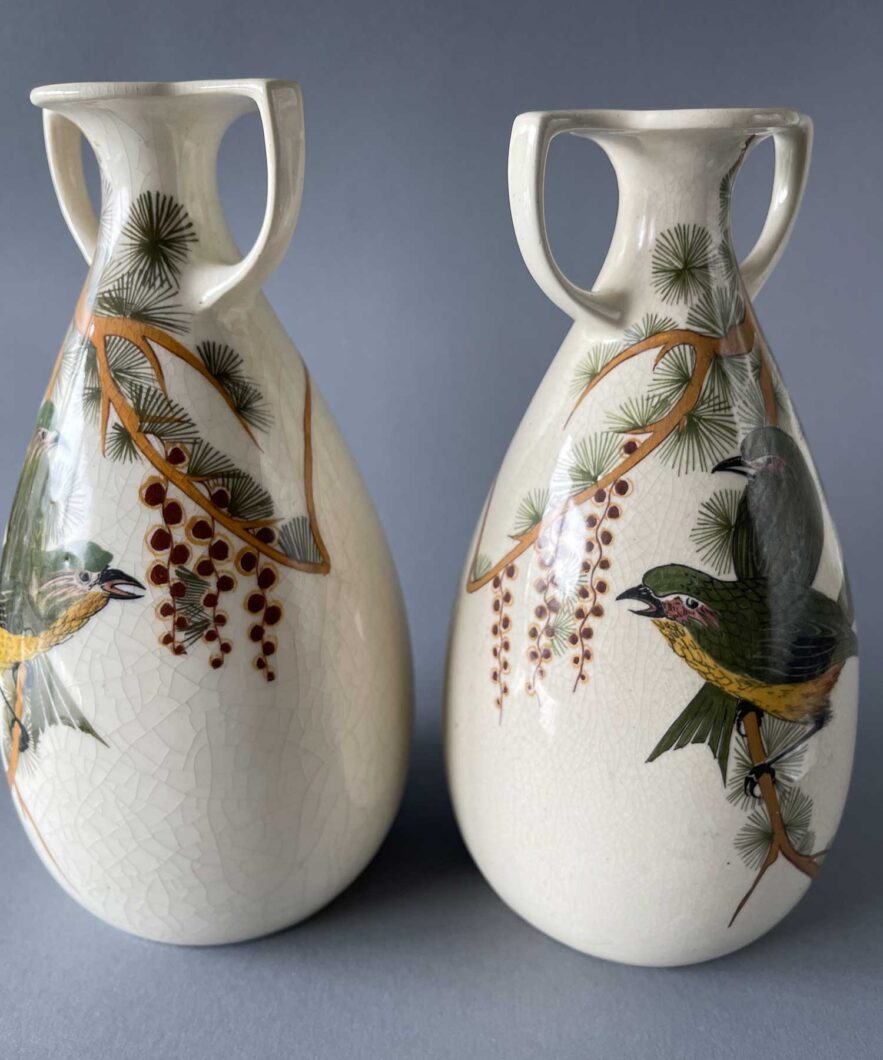 Amphora Holland uit Oegstgeest, paar vazen, model 259-3, ontworpen door Theo Verstraaten, circa 1910