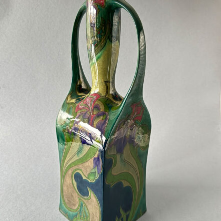 Zeer grote Gouda vaas, model 5013 van 46 cm hoog, beschilderd door Michel van der Heidt tussen 1900 en 1907