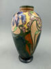 Plateelbakkerij Zuid-Holland Gouda, vaas model 309 met decor van bloemen door Leendert Muller, periode 1901-1904.