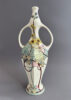 Hoge vaas van Gouds plateel, model 5008 van 40 cm met zeskantige buik, beschilderd door Charlote Delchambre met een decor van braam een gele bloemen, periode 1907-1914.
