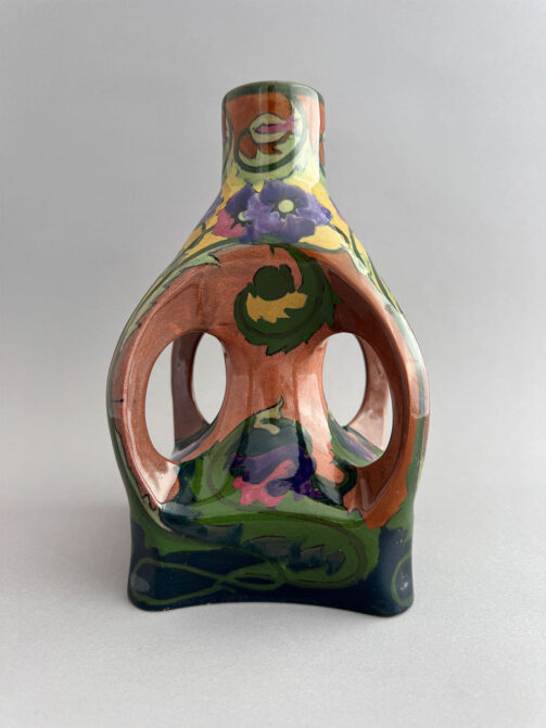 Gouda plateel, vaas model 222 met 4 oren, gemaakt tussen 1900 en 1903 en gesigneerd door Dirk-Jan Raap.