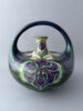 Gouda plateel, brede vaas met smalle hals en groot hengsel, model 171 uit 1900-1902 en beschilderd door Willem Wolbers van Doornen.